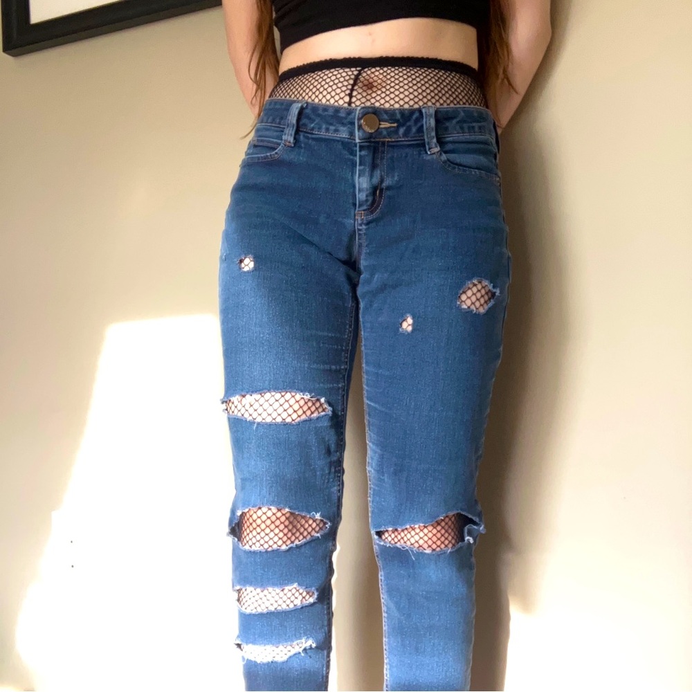 SUPER COOL RIPPED JEANS